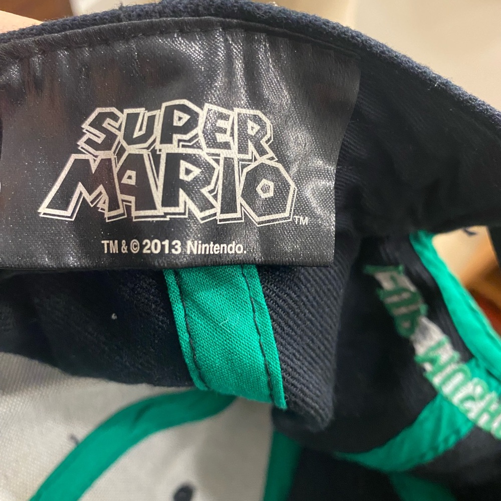 Nintendo Mario Snapback Cap - Picture 3 of 3